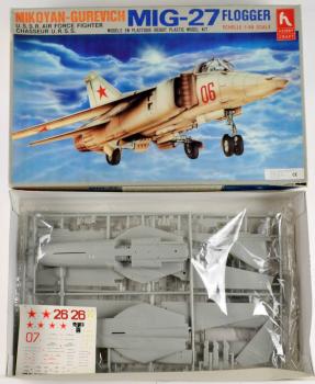MiG-27 Flogger 1/48 model kit HobbyCraft HC1592